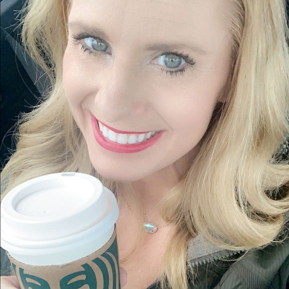 Meet your Posher, Lisabeth - Picture 3 of 4